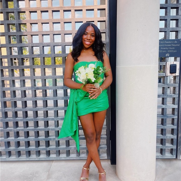 Kelly Green Hoco Dress💚 - Picture 4 of 4